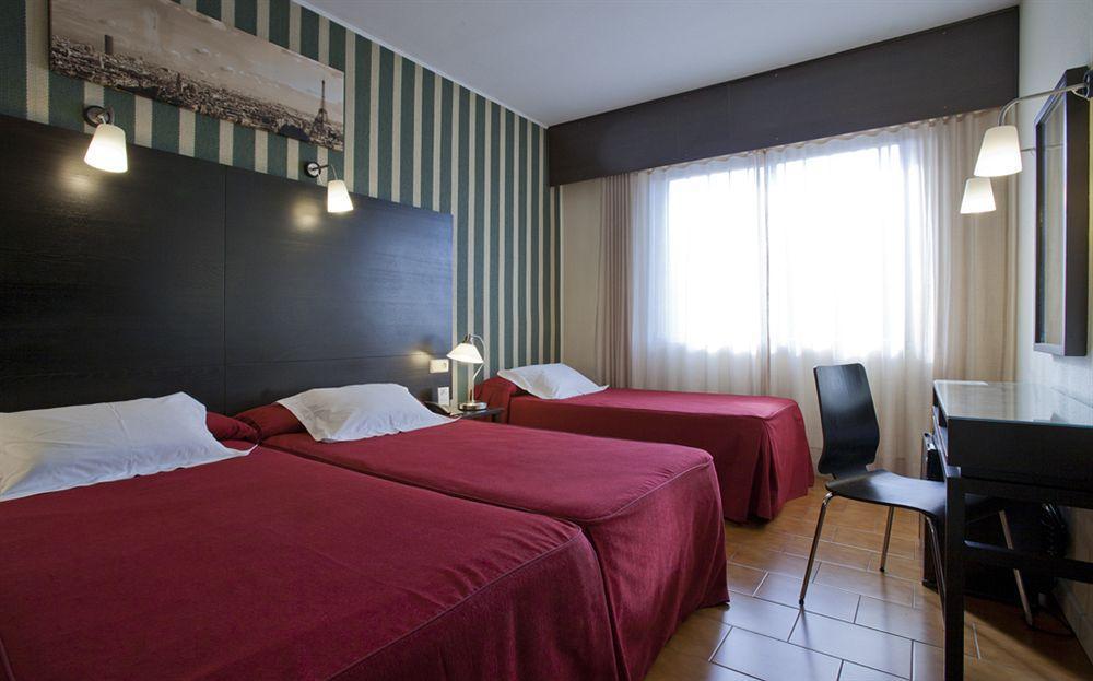 Hrc Hotel Madrid Ngoại thất bức ảnh