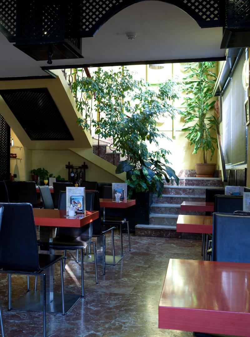 Hrc Hotel Madrid Ngoại thất bức ảnh