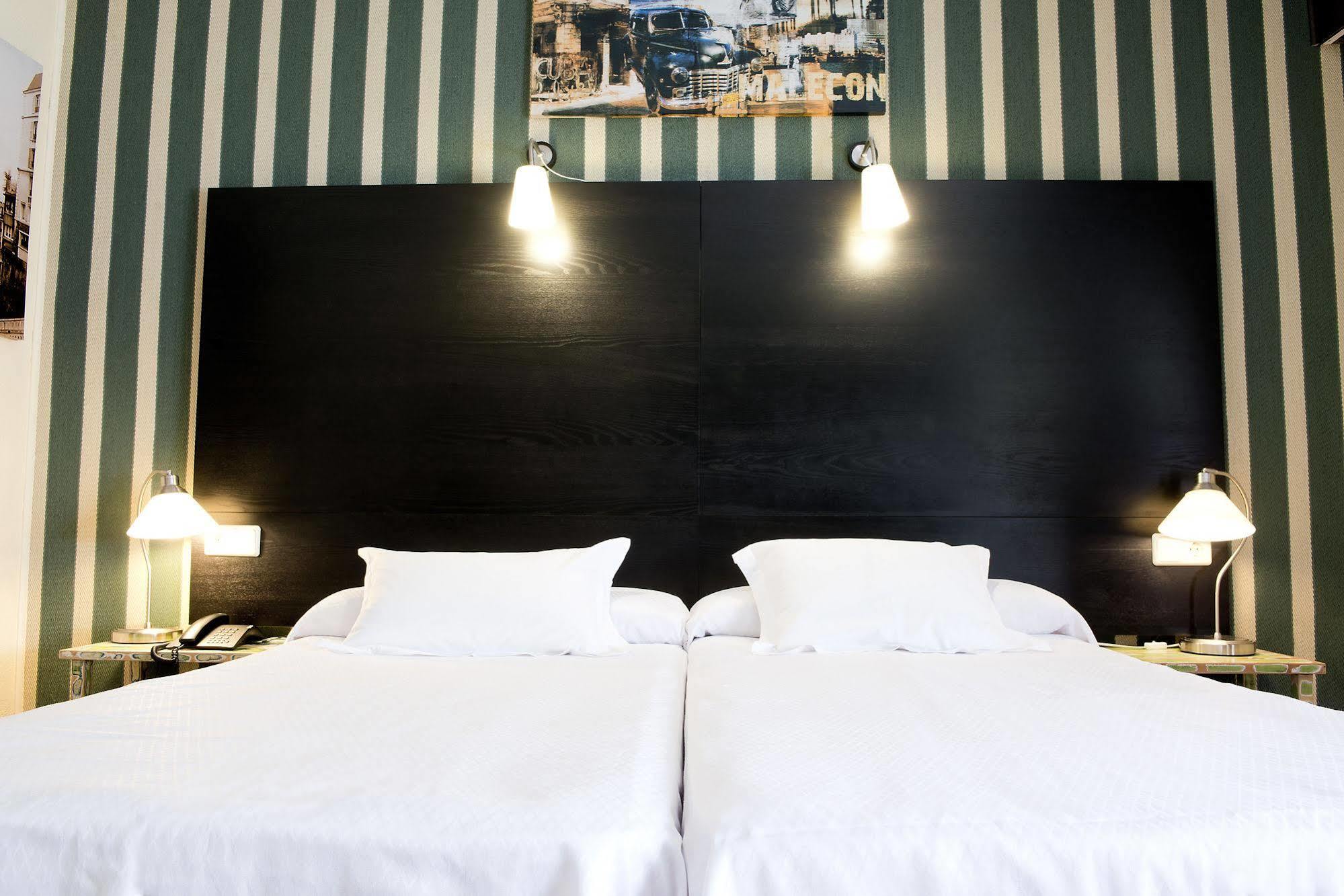 Hrc Hotel Madrid Ngoại thất bức ảnh
