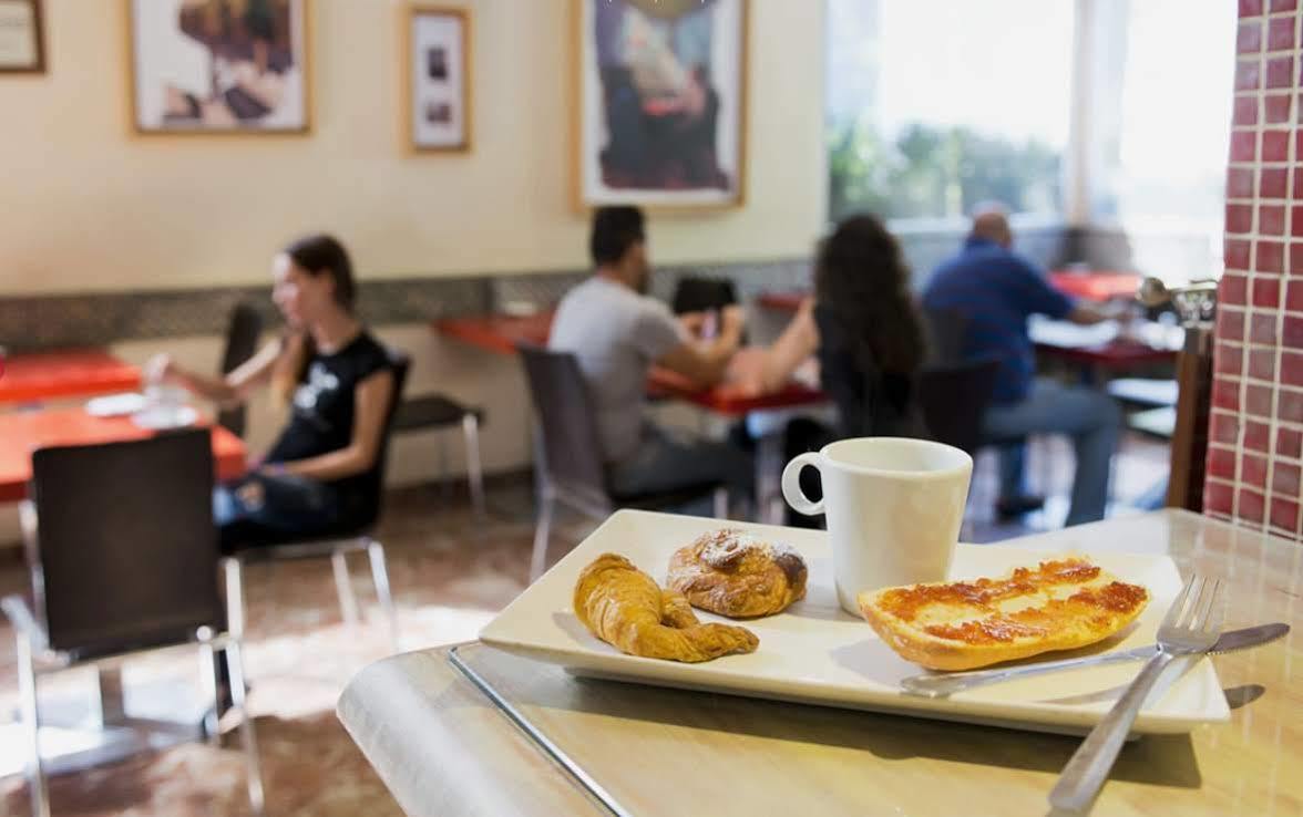 Hrc Hotel Madrid Ngoại thất bức ảnh
